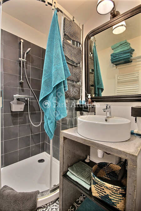 Bathroom Furnished apartment - 25m²  - 1 bedroom - Sacré-Cœur - Paris