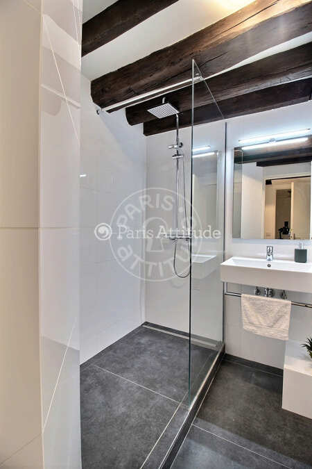 Bathroom Furnished studio - 27m² - Hôtel de Ville - Paris