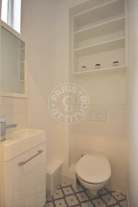Toilet Furnished apartment - 47m²  - 2 bedrooms - Oberkampf - Paris