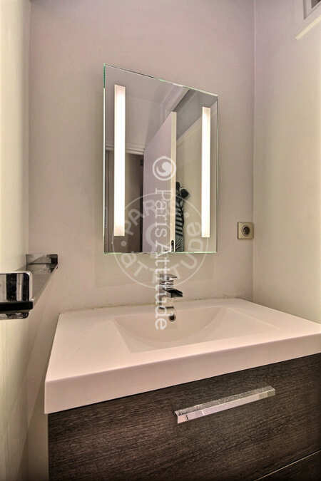 Bathroom Furnished apartment - 33m²  - 1 bedroom - Arts et Métiers - Paris