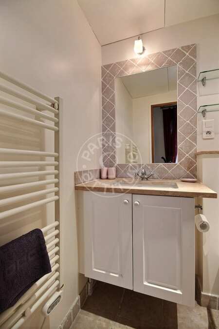 Salle de bain Studio meublé - 18m²  - Ile Saint-Louis - Paris