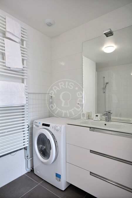 Bathroom Furnished apartment - 53m²  - 1 bedroom - Batignolles - Paris