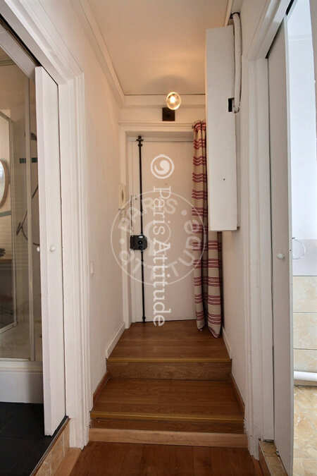 Entrance Furnished apartment - 35m² - 1 bedroom - Notre-Dame de Lorette - Paris