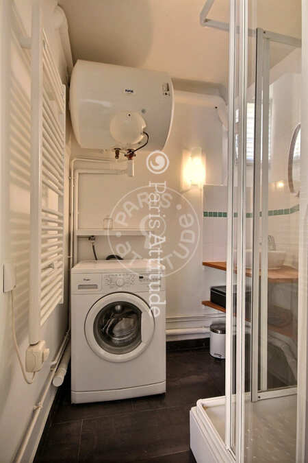 Bathroom Furnished apartment - 35m² - 1 bedroom - Notre-Dame de Lorette - Paris