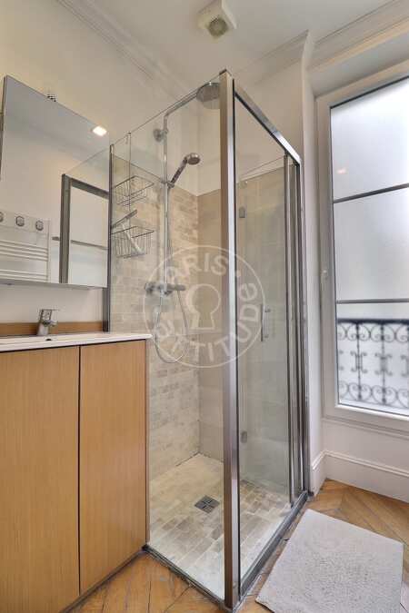 Bathroom Furnished apartment - 50m²  - 2 bedrooms - Oberkampf - Paris