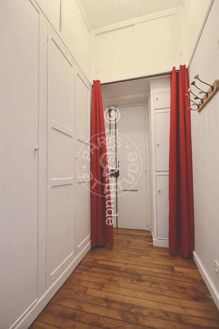 Entrada Quitinete mobilado - 29m²  - Place de Clichy - Paris