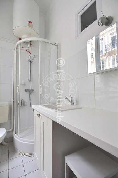 Casa de banho Quitinete mobilado - 29m²  - Place de Clichy - Paris