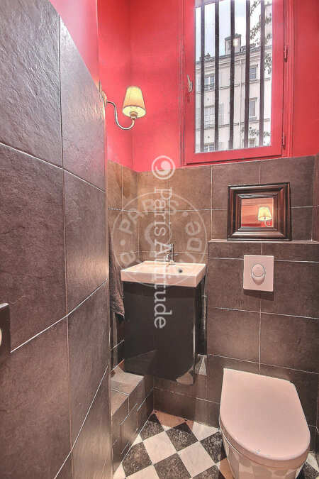 Toilettes Appartement meublé - 55m²  - 2 chambres - Invalides - Paris