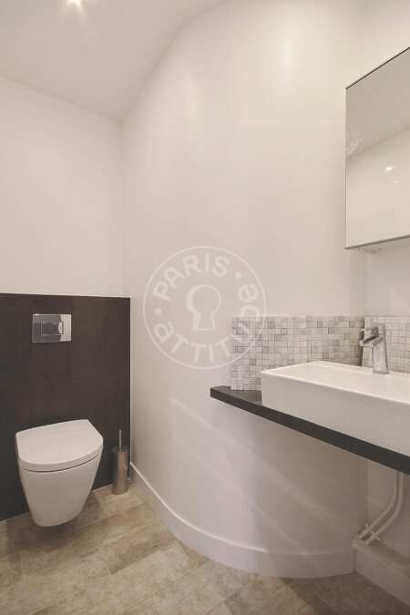 Toilet Furnished duplex - 126m²  - 4 bedrooms - Neuilly-sur-Seine
