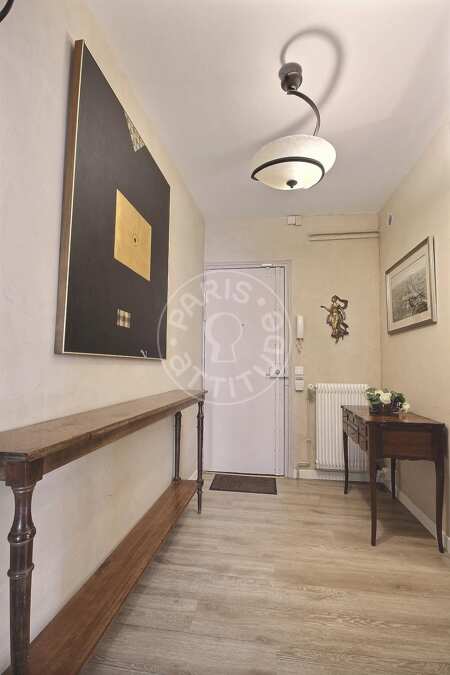Entrance Furnished apartment - 85m²  - 2 bedrooms - Moulin Rouge / Pigalle - Paris