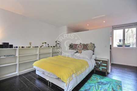 Bedroom Furnished duplex - 100m²  - 2 bedrooms - Montmartre / Place des Abbesses - Paris
