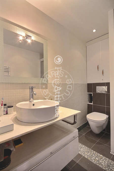 Bathroom Furnished apartment - 40m²  - 1 bedroom - Temple - Paris