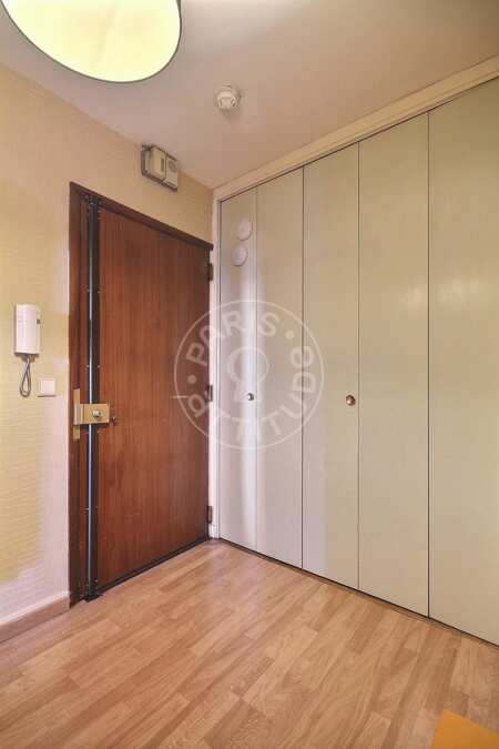 Entrance Furnished apartment - 90m²  - 2 bedrooms - Puteaux