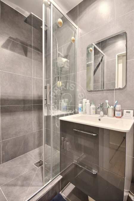 Salle de bain Appartement meublé - 53m²  - 2 chambres - Pereire - Paris