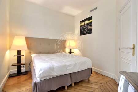 Bedroom Furnished apartment - 45m²  - 1 bedroom - Champs-Elysées - Paris