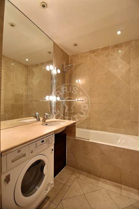Bathroom Furnished apartment - 45m²  - 1 bedroom - Champs-Elysées - Paris