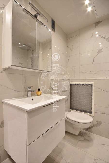 Salle de bain Appartement meublé - 45m²  - 1 chambre - Porte Dorée - Paris