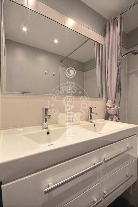 Bathroom Furnished apartment - 54m²  - 2 bedrooms - Victor Hugo - Paris