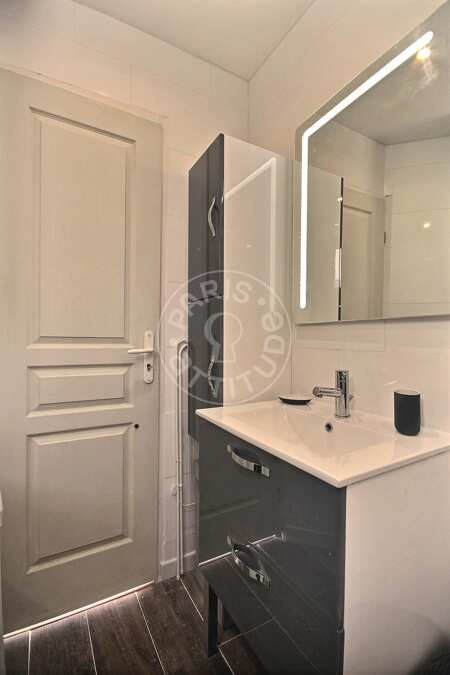 Salle de bain Appartement meublé - 28m²  - 1 chambre - Alésia - Paris