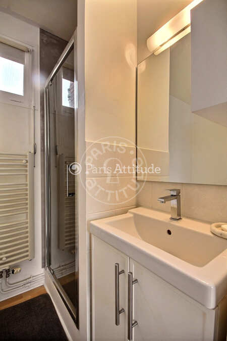 Bathroom Furnished studio alcove - 30m²  - Père Lachaise - Paris
