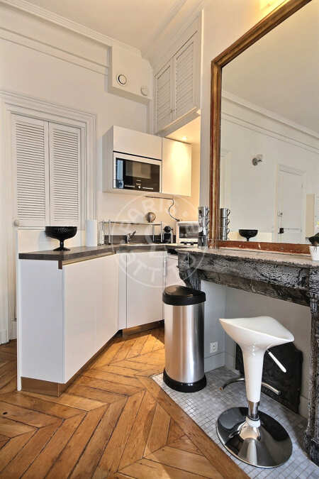 Kitchen Furnished studio alcove - 27m²  - Saint-Lazare - Paris