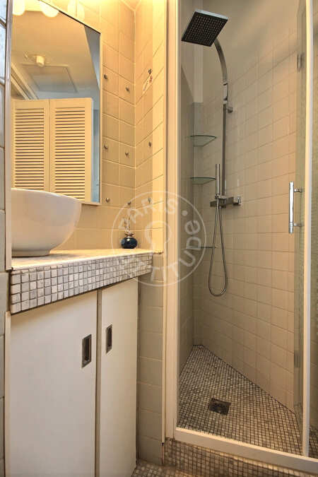Bathroom Furnished studio alcove - 27m²  - Saint-Lazare - Paris