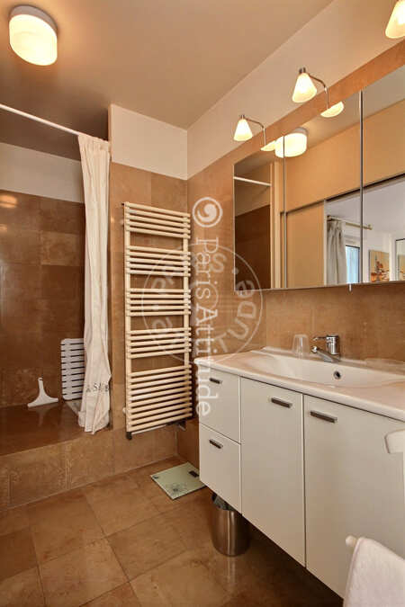 Bathroom Furnished apartment - 64m² - 1 bedroom - Batignolles - Paris