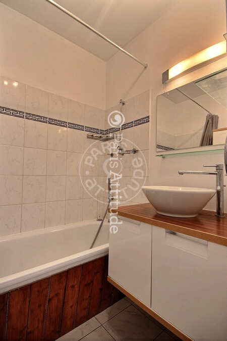 Bathroom Furnished apartment - 58m²  - 2 bedrooms - Asnières-sur-Seine