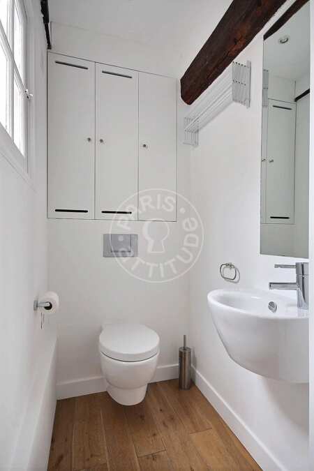 Toilet Furnished apartment - 95m²  - 2 bedrooms - Miromesnil - Paris