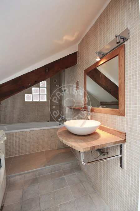 Bathroom Furnished duplex - 54m²  - 3 bedrooms - Commerce - Paris