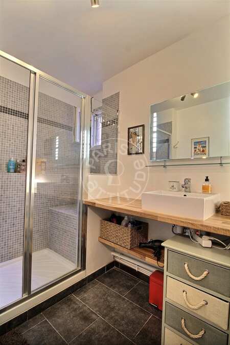 Bathroom Furnished apartment - 50m²  - 1 bedroom - Ménilmontant - Paris