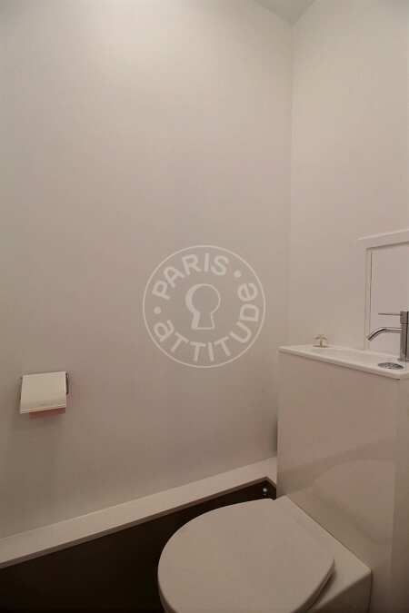 Toilettes Appartement meublé - 64m²  - 2 chambres - Place Monge - Paris