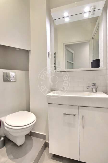 Salle de bain Appartement meublé - 37m²  - 1 chambre - Sacré-Cœur - Paris