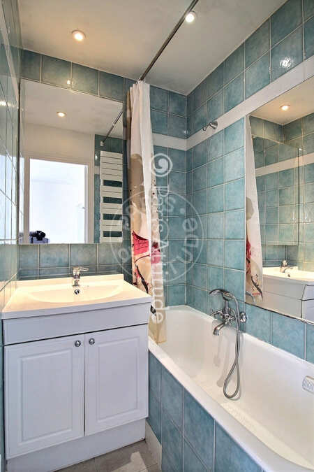 Salle de bain Duplex meublé - 59m²  - 1 chambre - Champs-Elysées - Paris