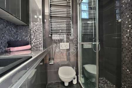 Bathroom Furnished apartment - 47m²  - 2 bedrooms - Puteaux