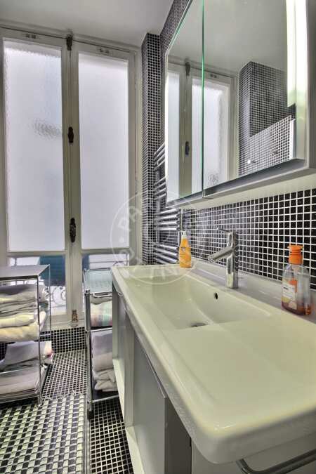 Badezimmer Möblierte wohnung - 100m²  - 2 Zimmer - République - Paris