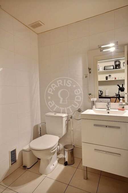 Salle de bain Studio meublé - 23m²  - Ecole Militaire / Unesco / Duroc - Paris