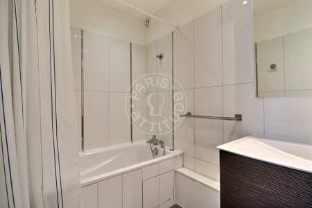 Bagno Appartamento arredato - 45m² - 1 locale - Jules Joffrin - Mairie du 18ème - Parigi