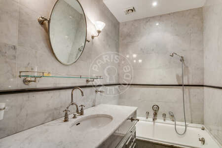 Salle de bain Appartement meublé - 177m²  - 3 chambres - Avenue Foch - Paris