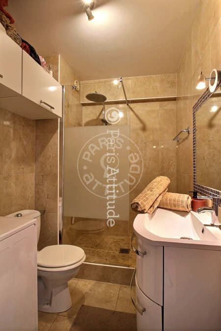 Salle de bain Studio meublé - 23m²  - Guy Môquet - Paris