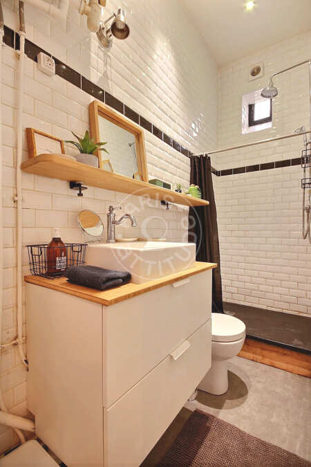 Salle de bain Studio meublé - 28m²  - Jules Joffrin - Mairie du 18ème - Paris