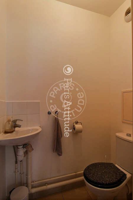 Toilet Furnished apartment - 67m²  - 2 bedrooms - Commerce - Paris