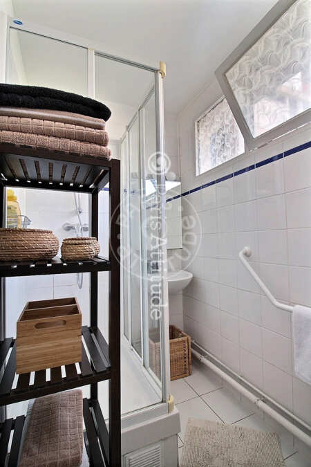Bathroom Furnished apartment - 64m²  - 2 bedrooms - Montrouge