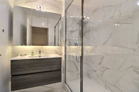 Bathroom Furnished apartment - 48m²  - 1 bedroom - Courbevoie