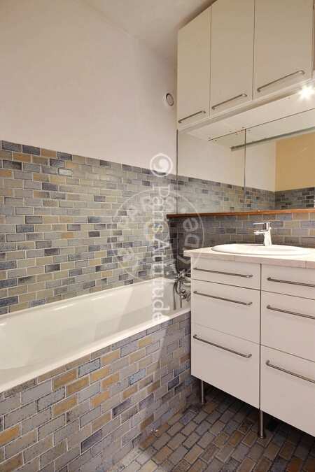 Bathroom Furnished apartment - 83m²  - 3 bedrooms - Oberkampf - Paris