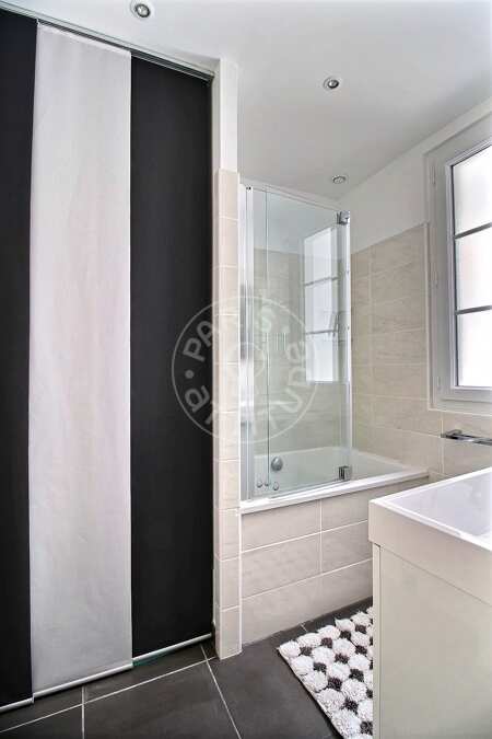 Bathroom Furnished apartment - 74m²  - 2 bedrooms - Châtelet - Paris