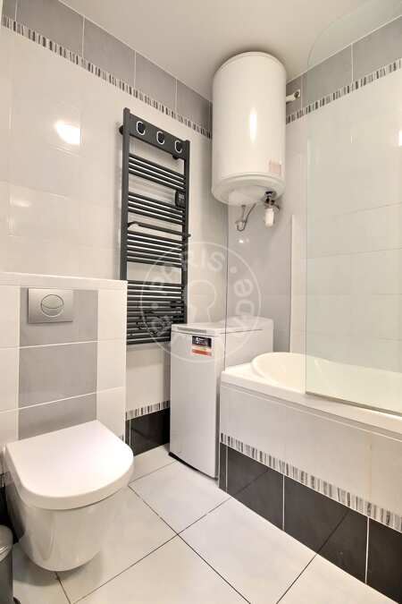 Salle de bain Appartement meublé - 47m²  - 1 chambre - Ménilmontant - Paris