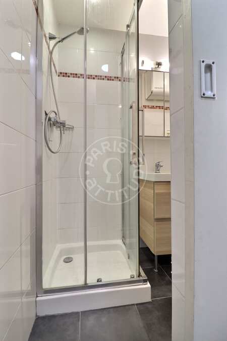 Salle de bain Studio meublé - 17m²  - Oberkampf - Paris