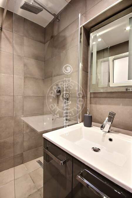 Bathroom Furnished apartment - 64m² - 2 bedrooms - Invalides - Paris