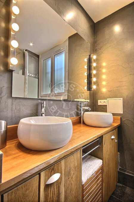 Bathroom Furnished apartment - 36m²  - 1 bedroom - Buttes-Chaumont - Paris